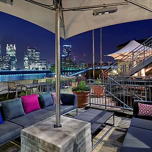 Hotell Doubletree By Hilton - Docklands Riverside