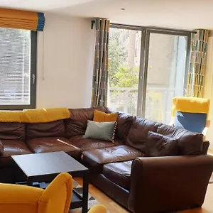 Altido Alluring 3br Apt Near The Centre With Parking Apartment