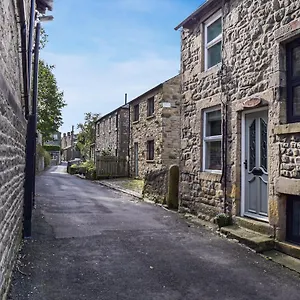 April - Uk2152 , Settle United Kingdom