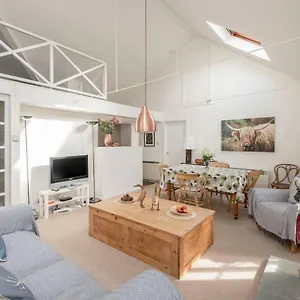 Joivy Loft At The Brewery With Free Parking Apartment